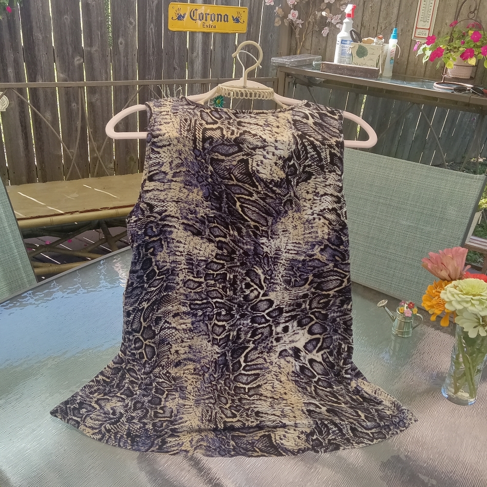 Animal/Snake Print Empire Waist V-neck Tank, XL - Picture 5 of 5